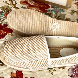 Michael Kors size 8 cream and tan